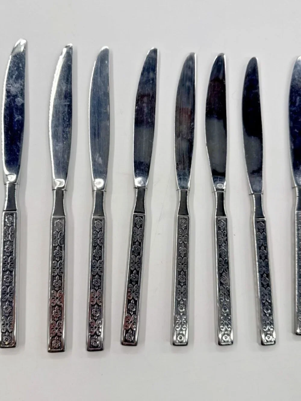 Oneida Distinction Deluxe CAPRI Dinner Knives Set of 8 Stainless Steel Floral HH